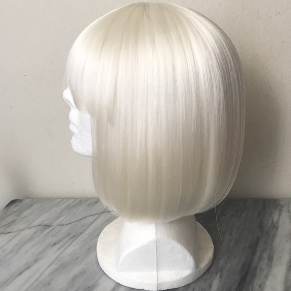 New Synthetic Hair Platinum White Bob Wig w/ Bangs - Picture 4 of 4